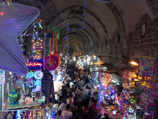  شباب كفرقاسم يؤدون صلاة التراويح لليوم الثاني  من رمضان في باحات الاقصى المبارك